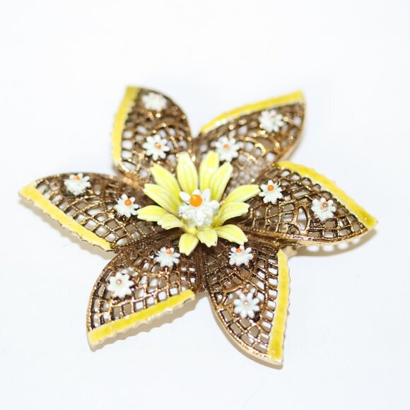 Vintage Signed ART Yellow Enamel Flower Gold Toned Metal Brooch Pin - Picture 1 of 3